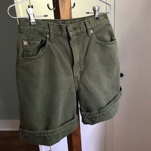Levi’s 551 Army Green Short Size 10
